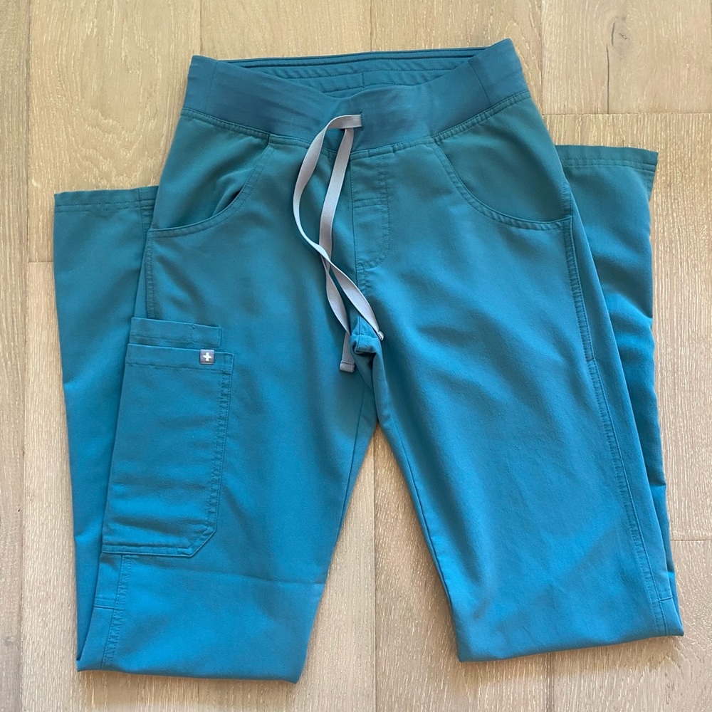 Figs Kade Cargo scrub pants, worn once